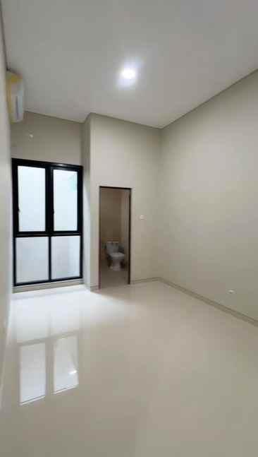 dijual rumah taman pondok indah