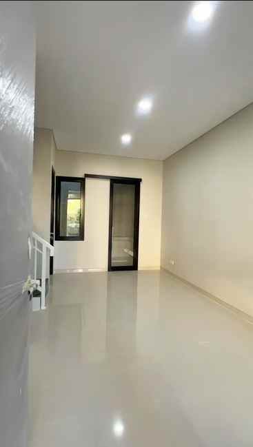 dijual rumah taman pondok indah