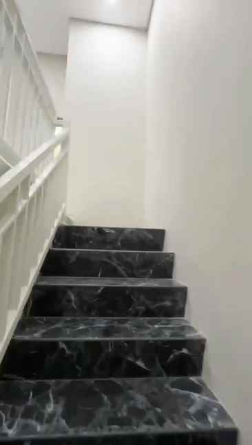 dijual rumah taman pondok indah