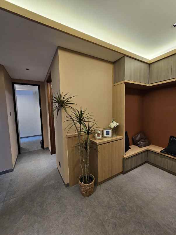 dijual rumah taman villa meruya