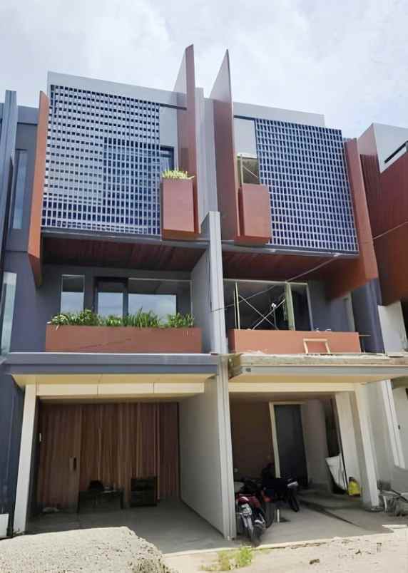 dijual rumah taman villa meruya