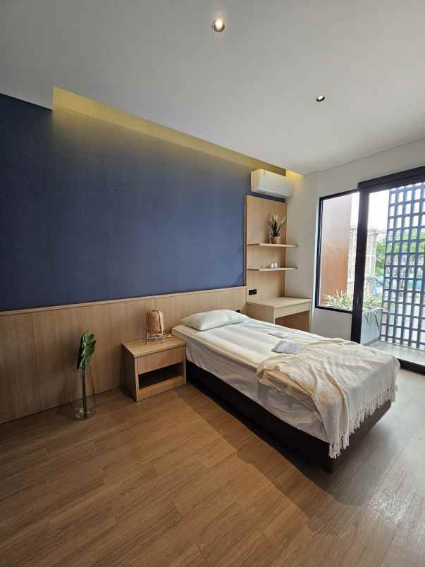 dijual rumah taman villa meruya