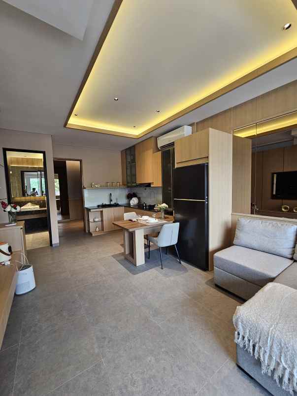 dijual rumah taman villa meruya