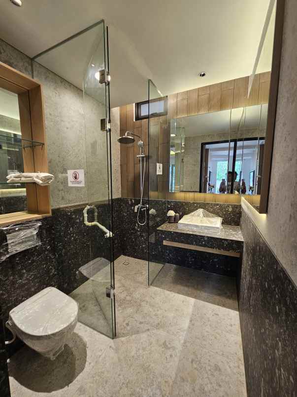 dijual rumah taman villa meruya