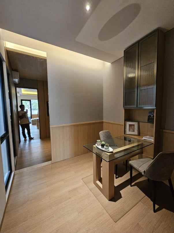 dijual rumah taman villa meruya