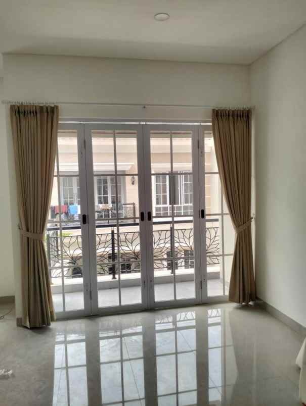 dijual rumah the south cinere