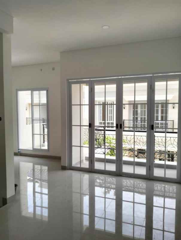 dijual rumah the south cinere