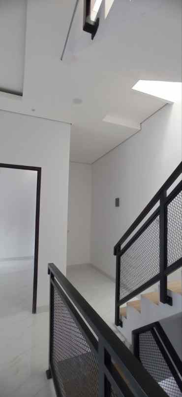 dijual rumah utan kayu