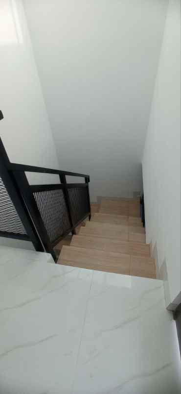 dijual rumah utan kayu