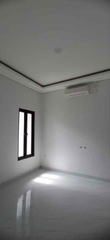 dijual rumah utan kayu