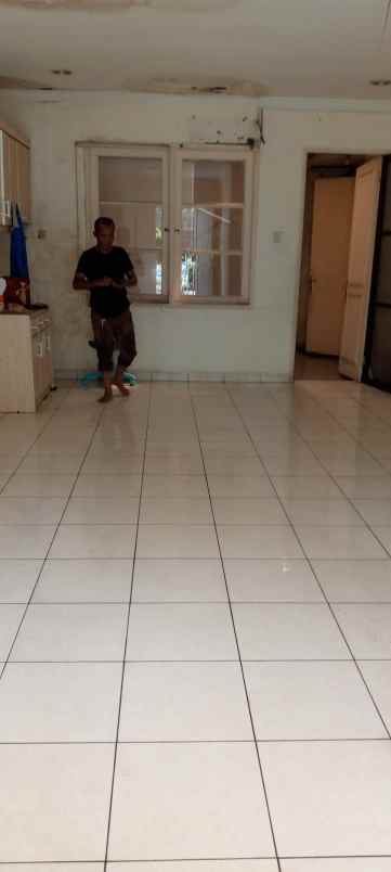 dijual rumah villa permata gading