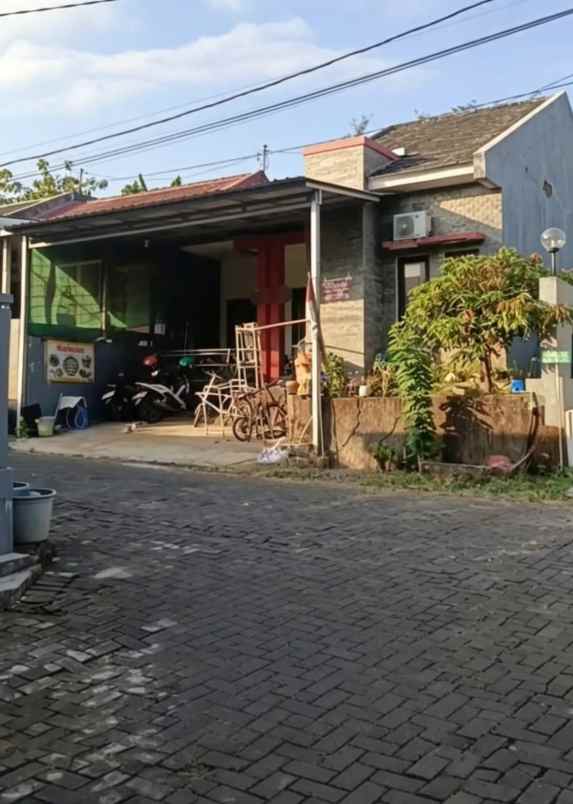 dijual rumah villa real bumirejo
