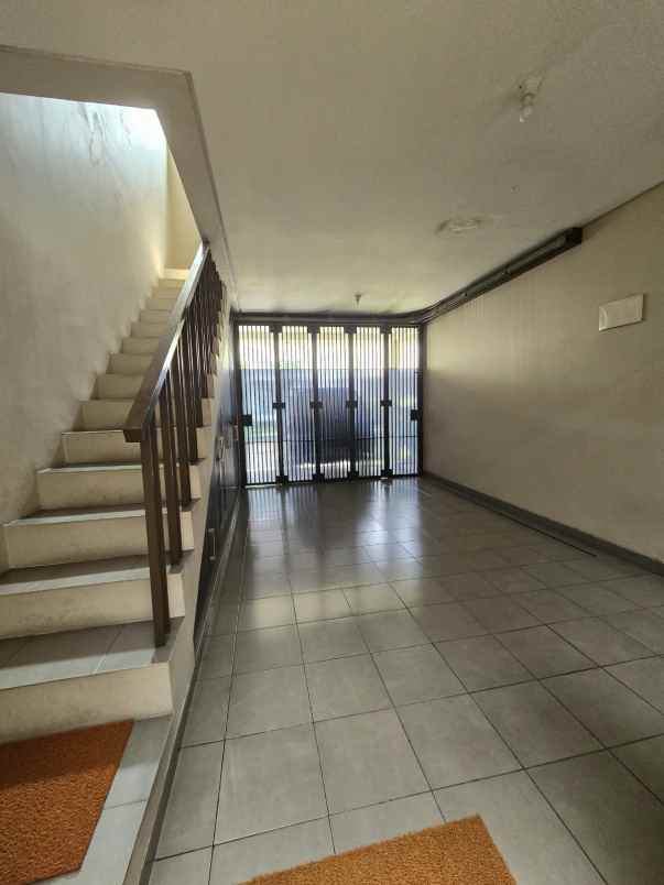 dijual rumah virginia lagoon