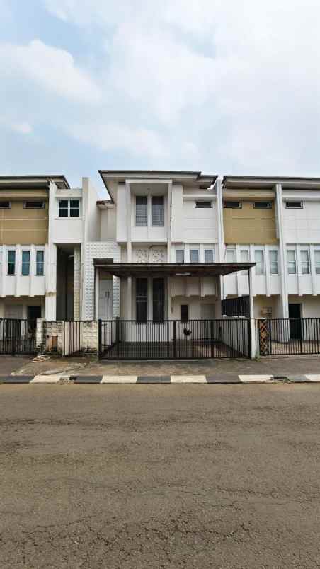 dijual rumah water spring boulevard
