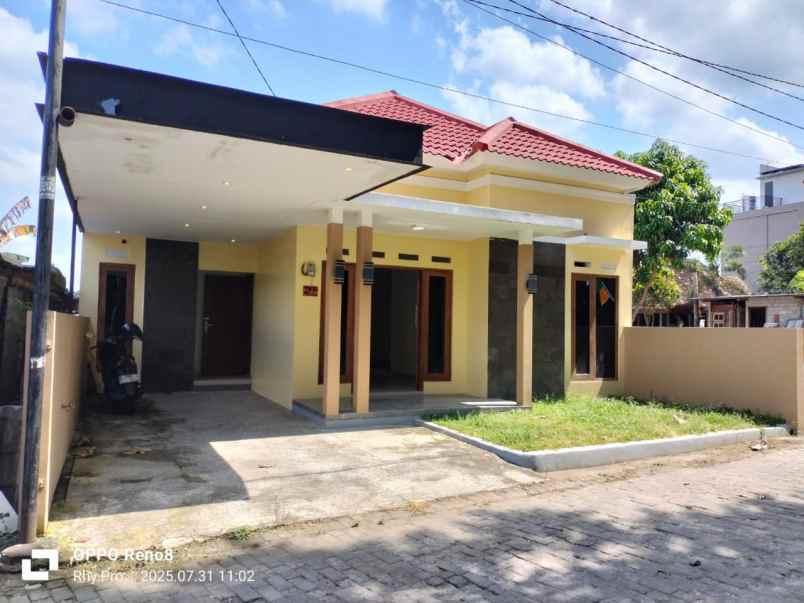 dijual rumah wedomartani ngemplak