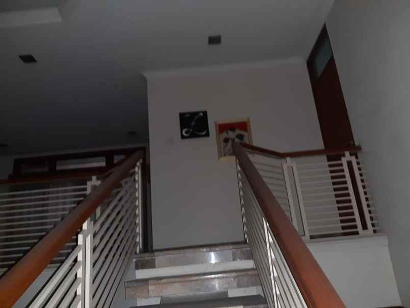 dijual segera rumah tinggal 2 lantai