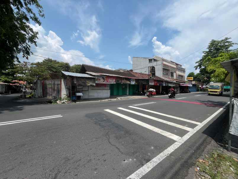 dijual tanah dan bangunan di tengah kota solo