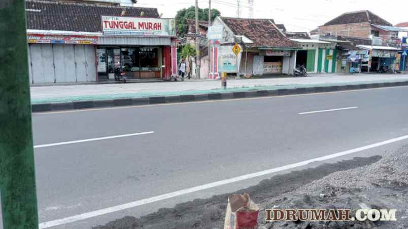 dijual tanah dengan bangunan tua masaran sragen