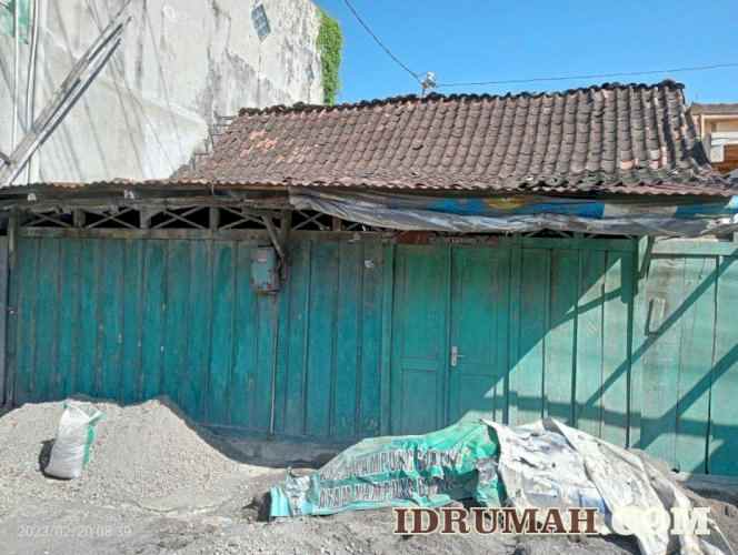 dijual tanah dengan bangunan tua masaran sragen
