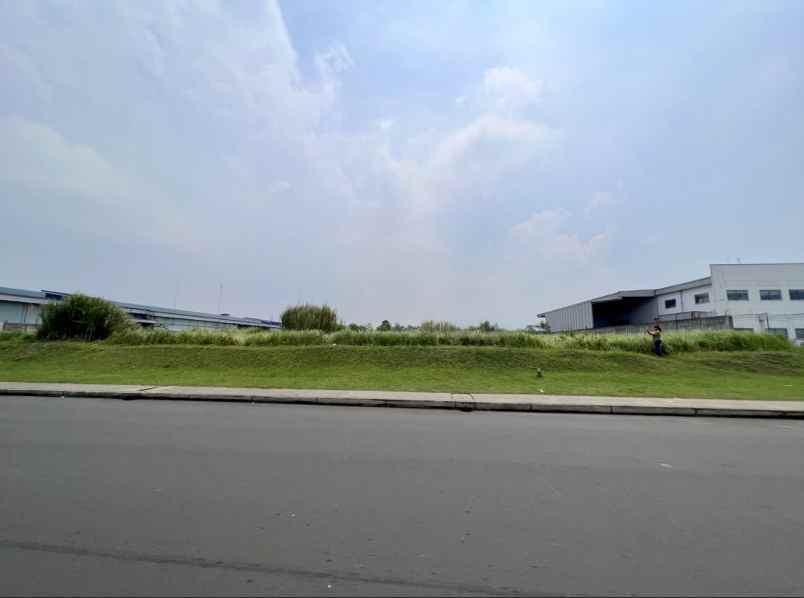 dijual tanah kawasan mm2100