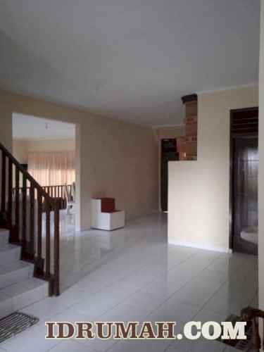 dijual villa bukit lembah lestari