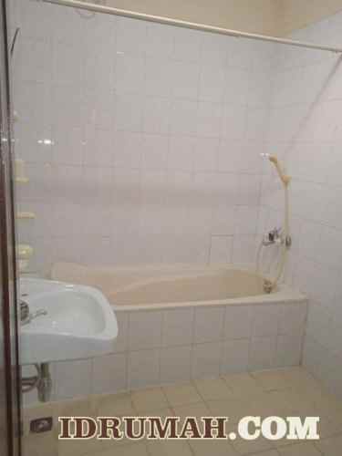 dijual villa bukit lembah lestari