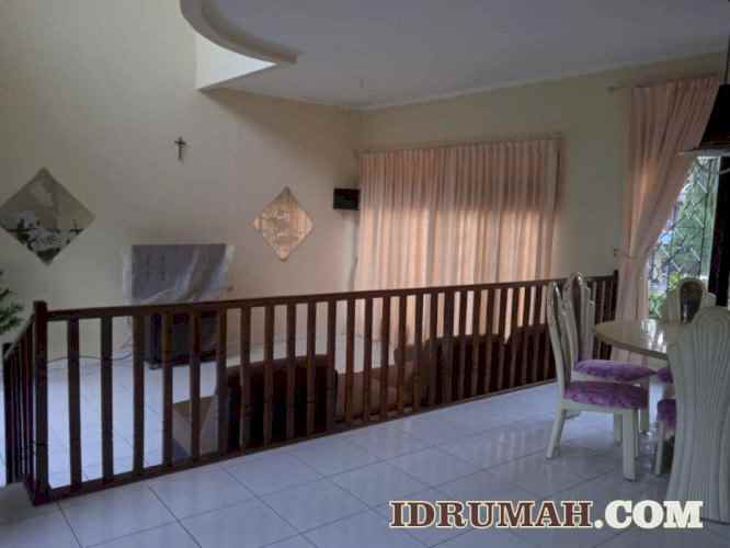 dijual villa bukit lembah lestari
