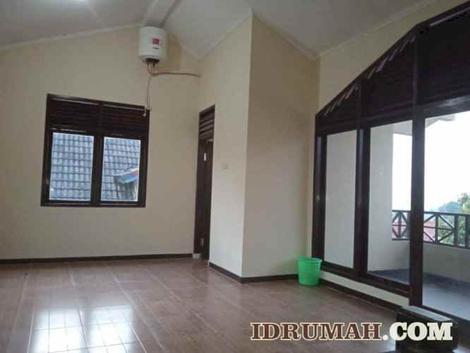 dijual villa bukit lembah lestari