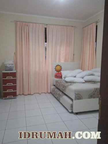 dijual villa bukit lembah lestari