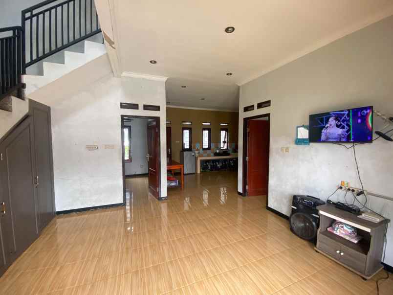 dijual villa di pamijahan bogor gunun