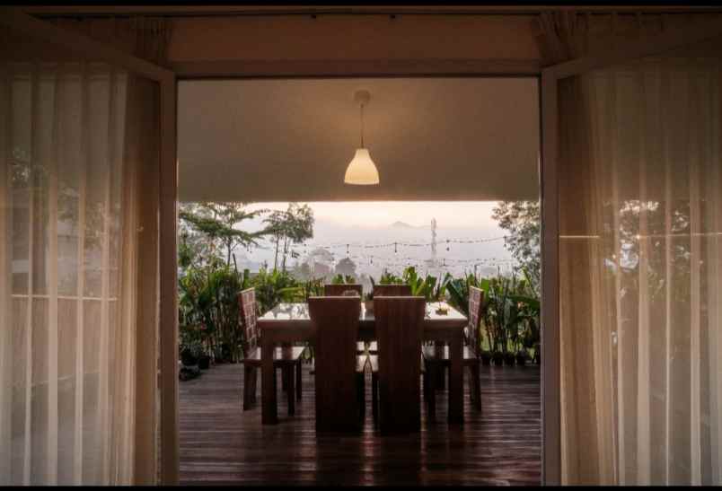 dijual villa jl tangkuban parahu