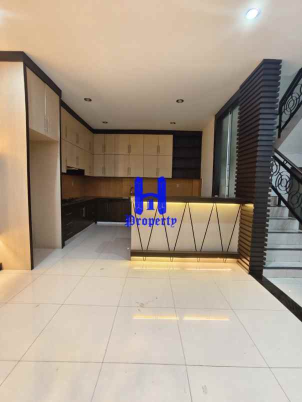 dijual villa komplek cemara asri jalan