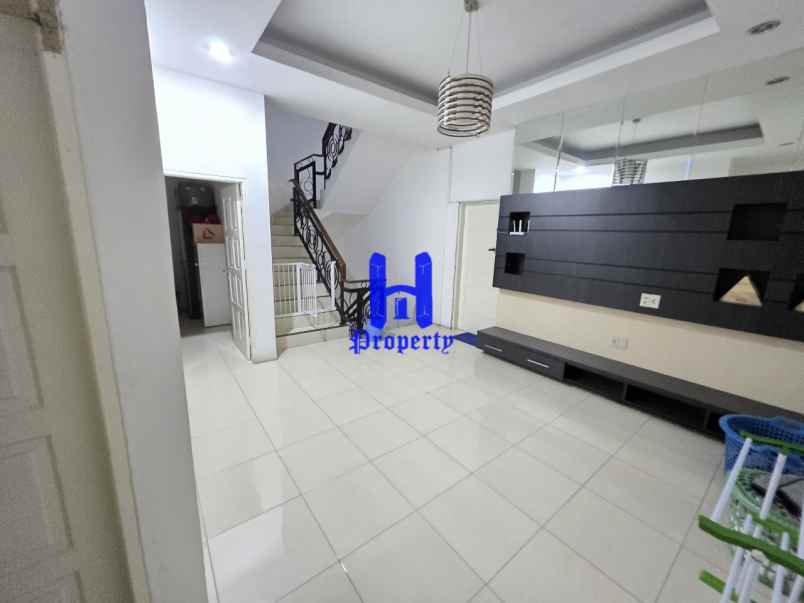 dijual villa komplek cemara asri jalan