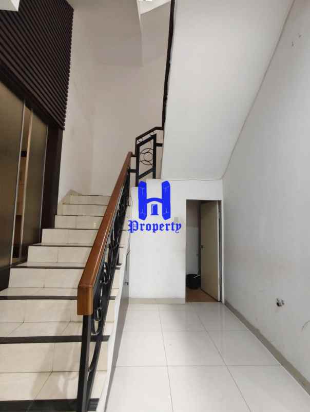 dijual villa komplek cemara asri jalan