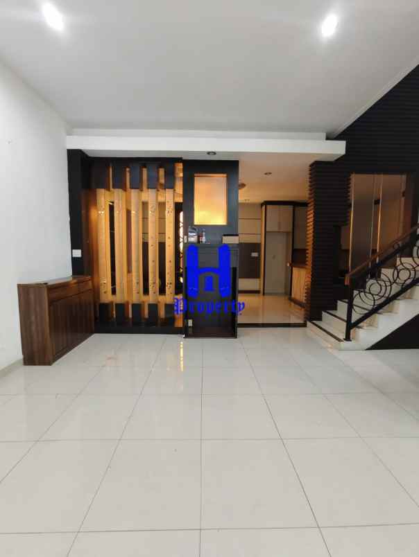 dijual villa komplek cemara asri jalan