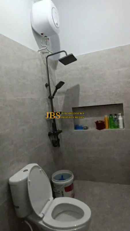 dijual villa komplek eiffel of