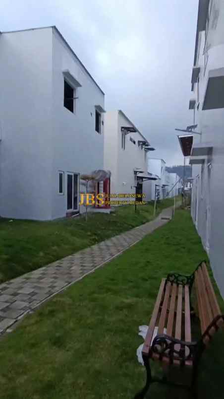 dijual villa komplek eiffel of