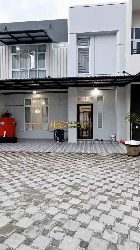 dijual villa komplek eiffel of