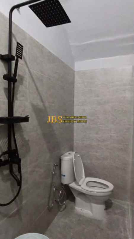 dijual villa komplek eiffel of
