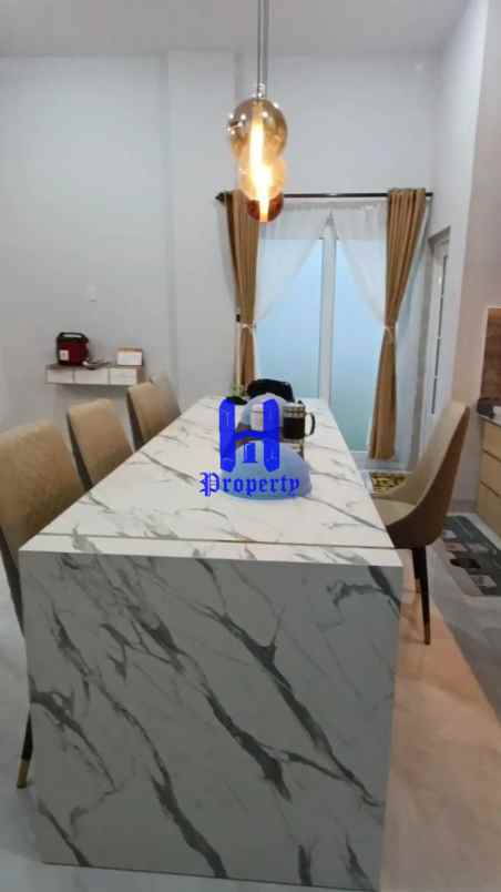 dijual villa komplek eiffel of