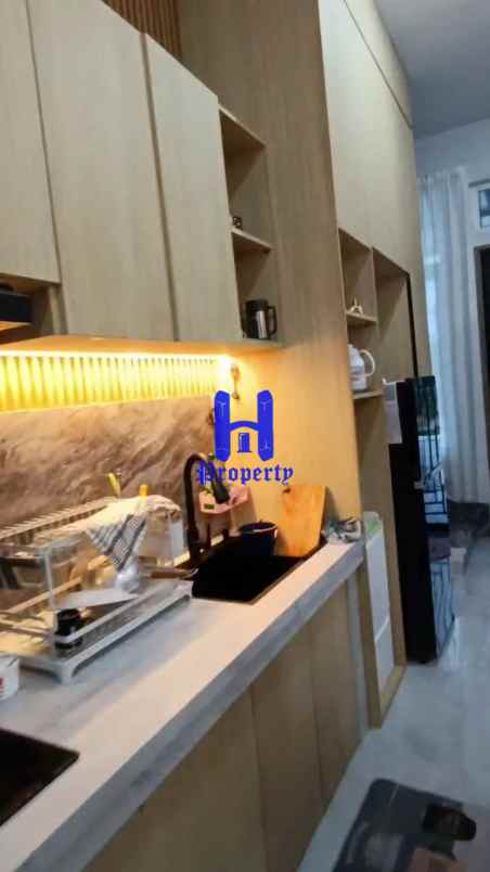 dijual villa komplek eiffel of