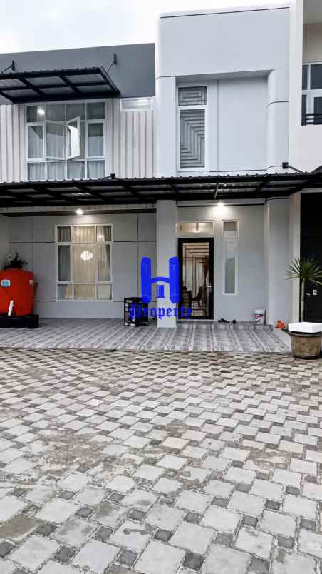 dijual villa komplek eiffel of