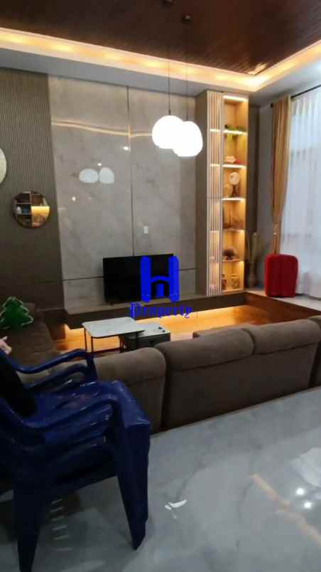 dijual villa komplek eiffel of