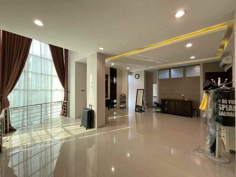 dijual villa komplek grand cemara asri