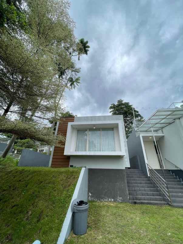 dijual villa taman dayu