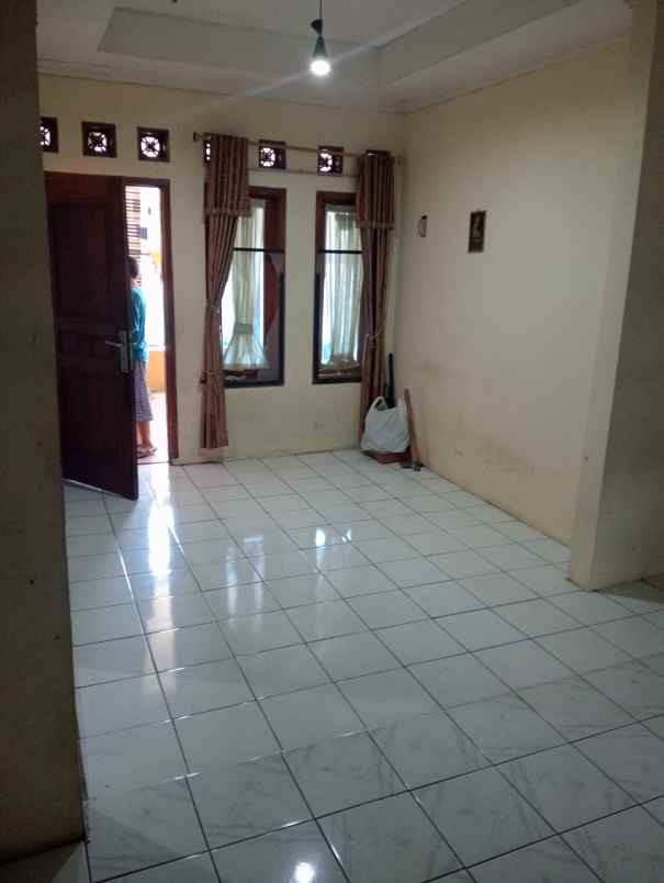 dikontrakan rumah diperum lokasi strategis