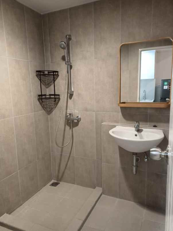 disewakan apartemen citraland surabaya