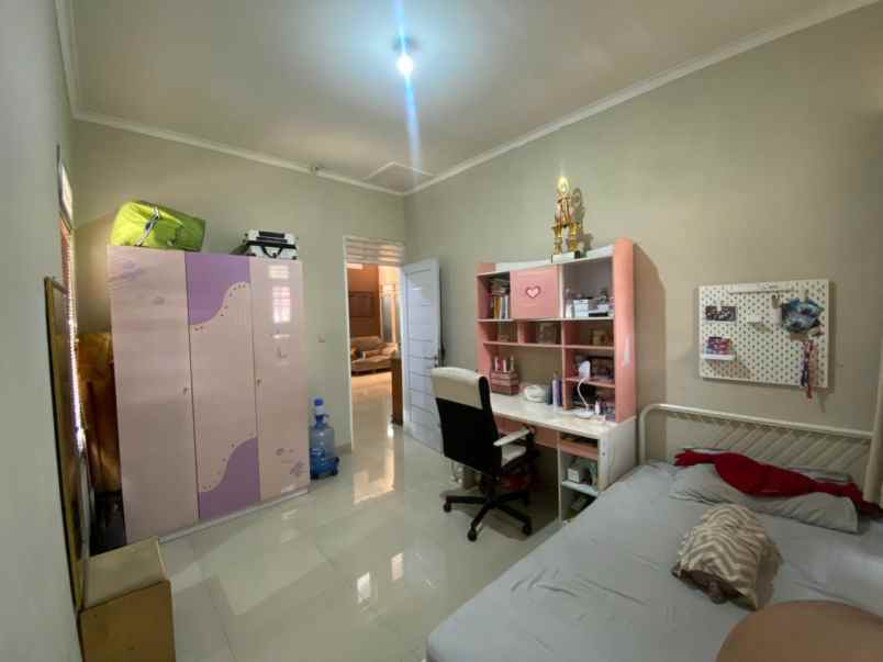 disewakan rumah alamat taman royal 3