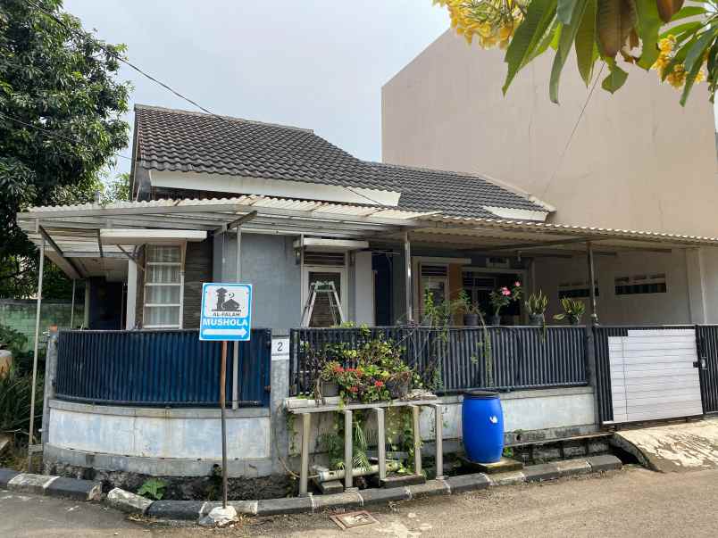 disewakan rumah alamat taman royal 3