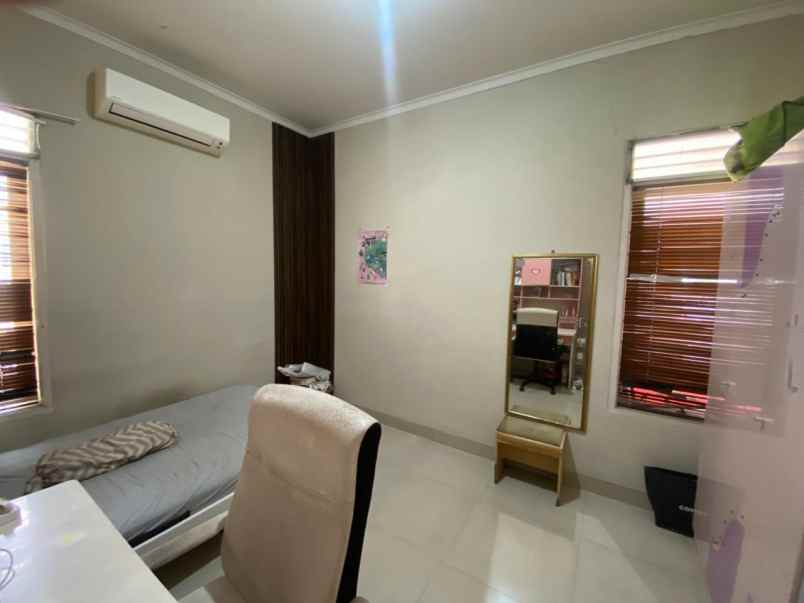 disewakan rumah alamat taman royal 3